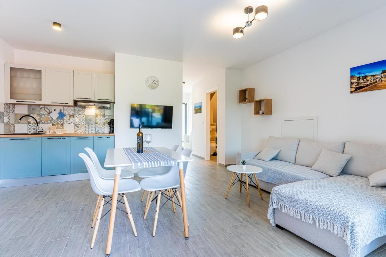 New 4 Star Apartment M&A In Town Црес Экстерьер фото